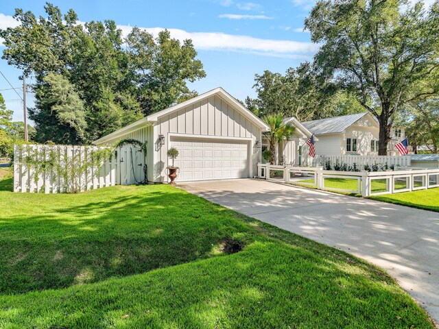 view of front of property featuring a front yard and a garage