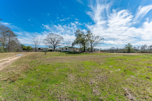 view of yard featuring a rural view