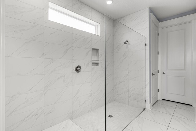 bathroom featuring tiled shower