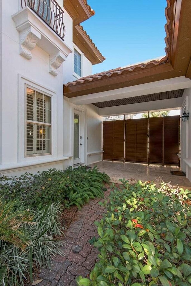 exterior space featuring a carport