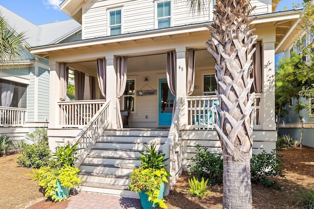 entrance to property featuring covered porch