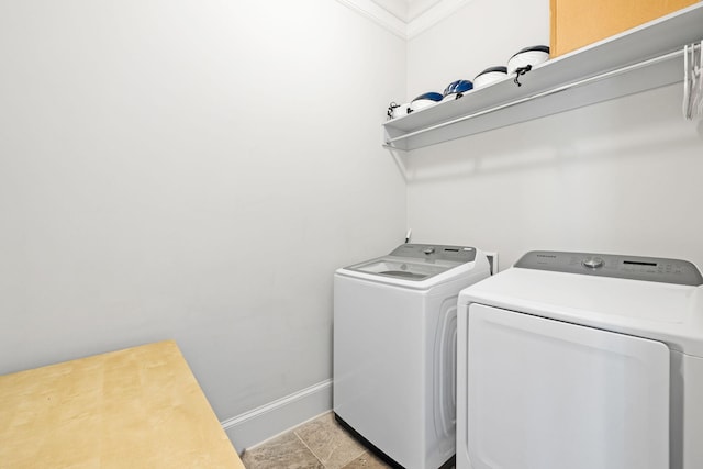 washroom with crown molding and washing machine and dryer