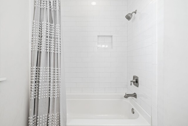 bathroom with shower / tub combo with curtain