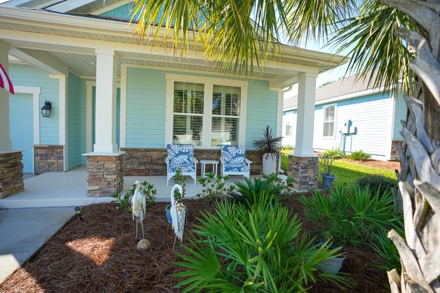 property entrance featuring a porch