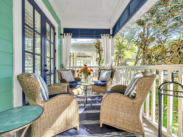 balcony featuring covered porch