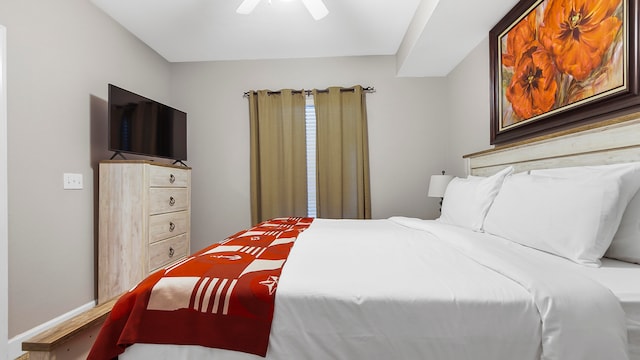 bedroom with ceiling fan