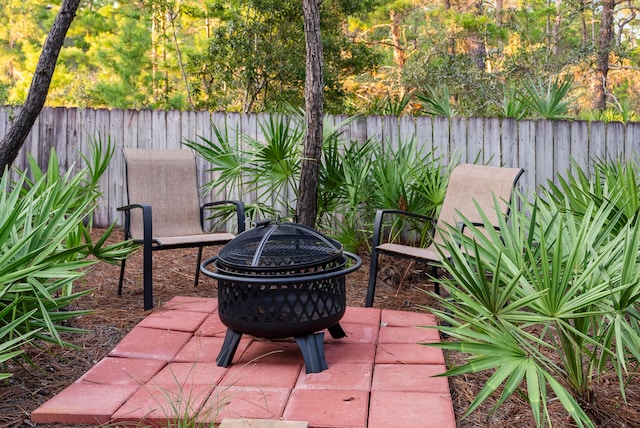 view of patio featuring an outdoor fire pit