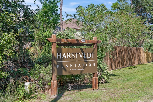 community sign featuring a yard