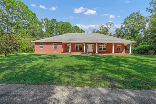 view of front of home featuring a front yard