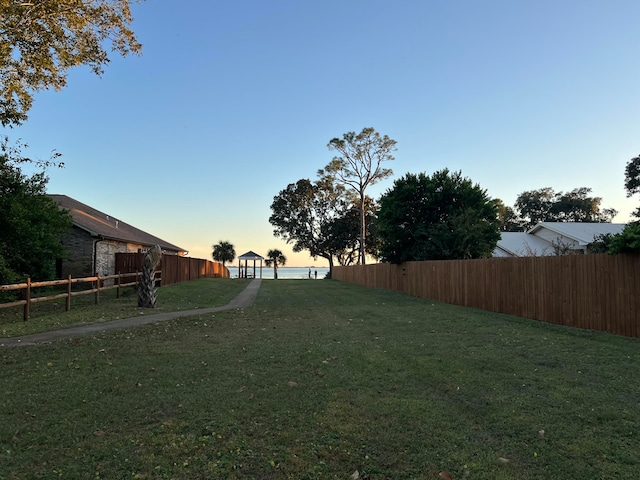 view of yard at dusk