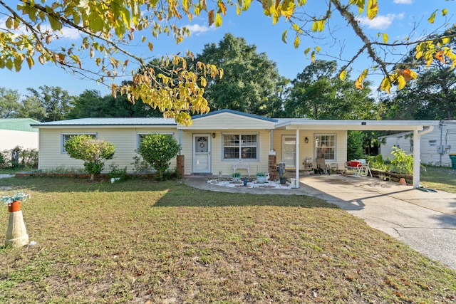 single story home featuring a carport and a front lawn