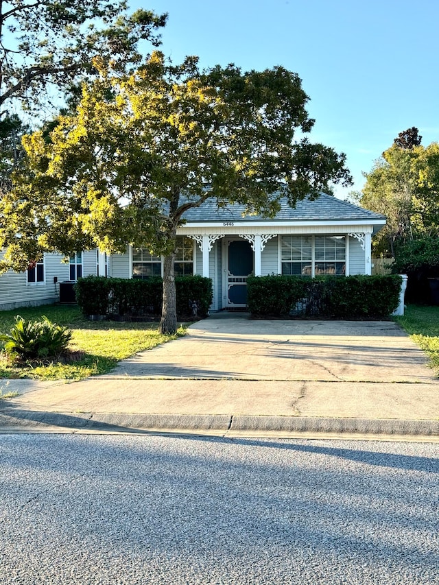 view of front of property