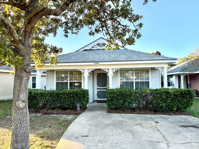 view of front facade with covered porch