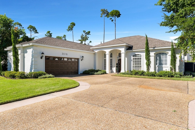 view of front of property featuring a front yard and a garage