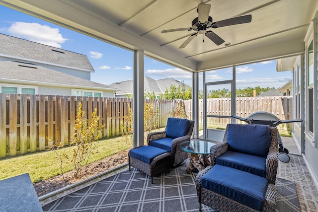 sunroom / solarium featuring a ceiling fan