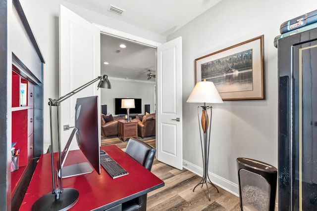 home office with recessed lighting, wood finished floors, visible vents, baseboards, and ceiling fan