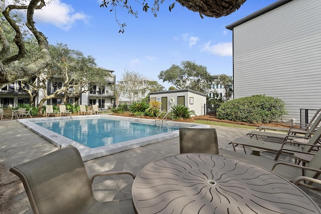 view of swimming pool featuring a patio