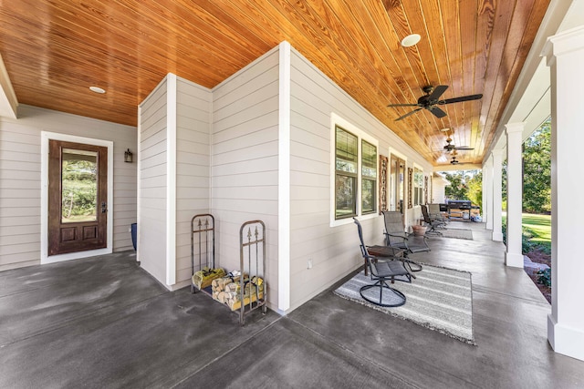 view of patio featuring covered porch and ceiling fan