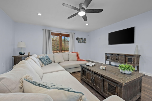 living area with dark wood-style floors, recessed lighting, baseboards, and a ceiling fan