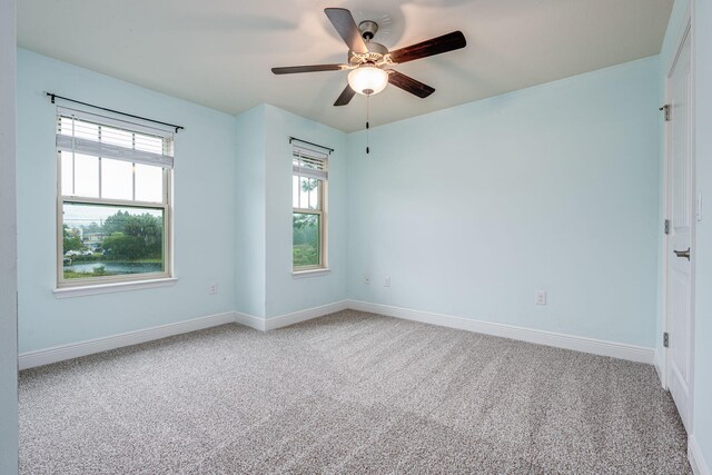 unfurnished room featuring ceiling fan and carpet flooring