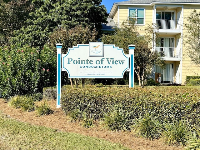 view of community / neighborhood sign