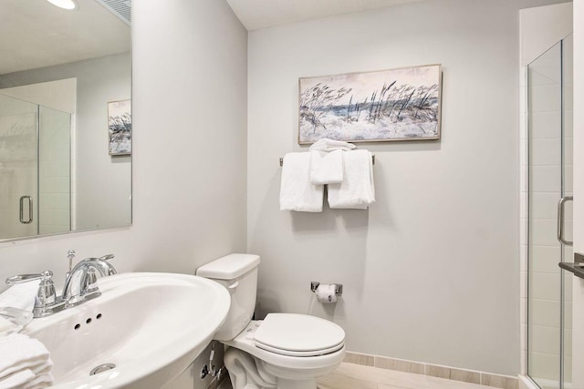 15928 Front Beach Rd Unit 3-409, Panama City Beach, FL 32413 - bathroom with a sink, toilet, baseboards, visible vents, and tiled shower