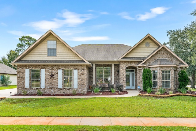 view of front of property with a front yard