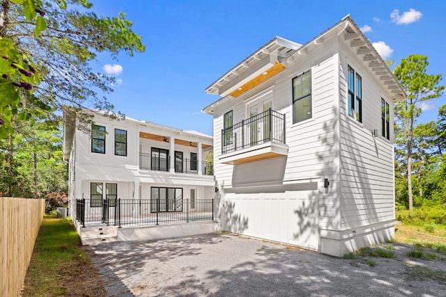 view of front of property featuring a balcony