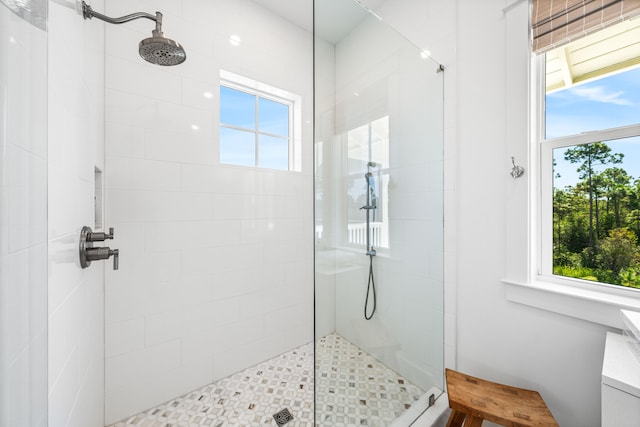 bathroom featuring a tile shower and a wealth of natural light