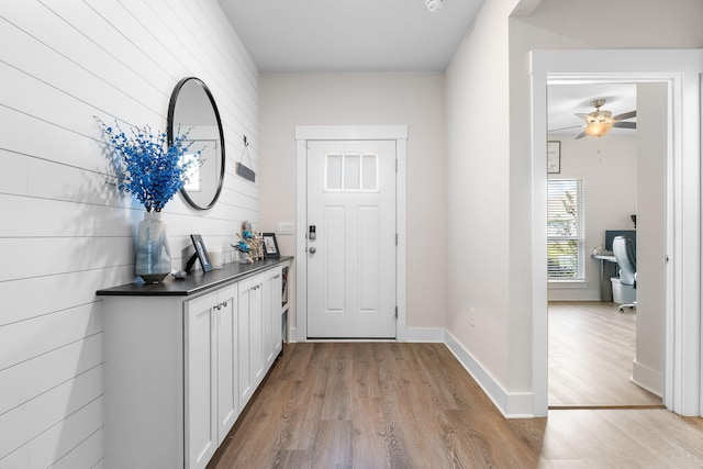 entryway featuring light hardwood / wood-style floors and ceiling fan