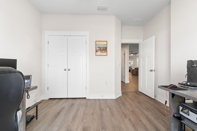 office area with light hardwood / wood-style flooring and ceiling fan