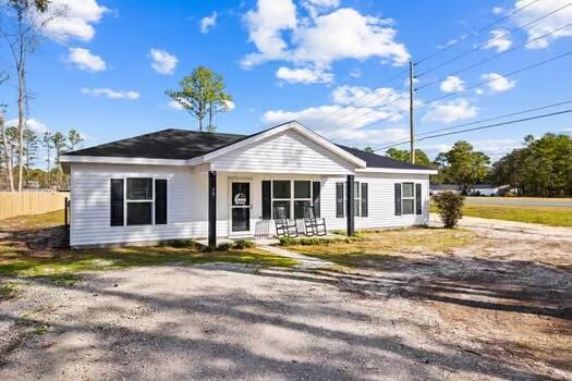 ranch-style house with a porch