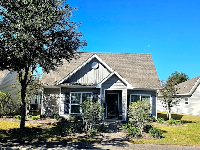 view of front of house with a front yard