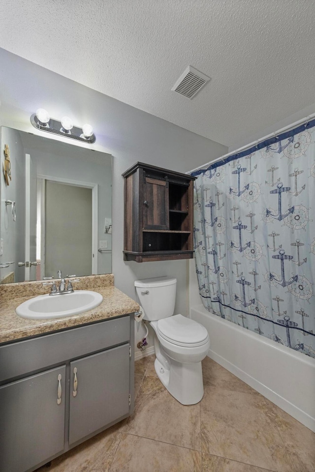 full bathroom featuring a textured ceiling, toilet, shower / bath combination with curtain, and vanity