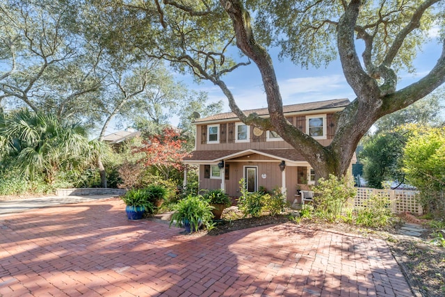 view of front of property featuring a patio