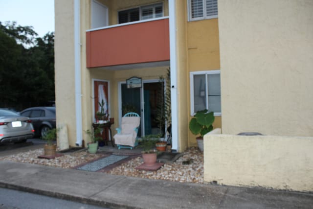 entrance to property featuring a balcony