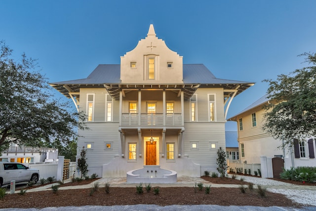 view of front of home featuring a balcony