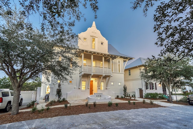 view of front of house with a balcony