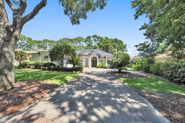 ranch-style home with a front yard