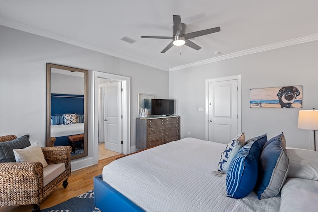 bedroom featuring ornamental molding, light hardwood / wood-style flooring, and ceiling fan