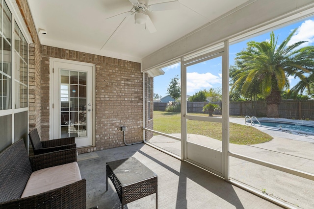 sunroom with ceiling fan