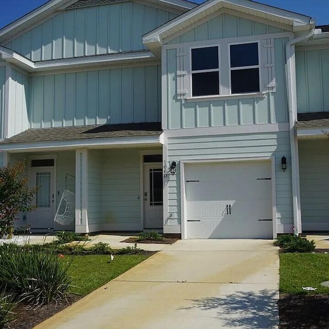 view of front of house featuring a garage