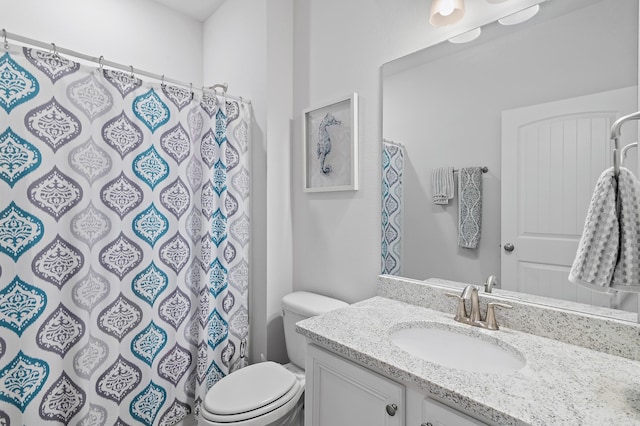 bathroom featuring a shower with curtain, vanity, and toilet