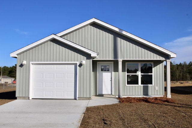 view of front facade with a garage