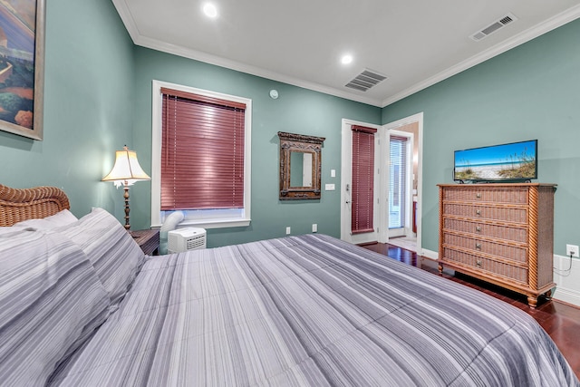 4705 Seastar Vis, Destin, FL 32541 - bedroom featuring visible vents, ornamental molding, and wood finished floors