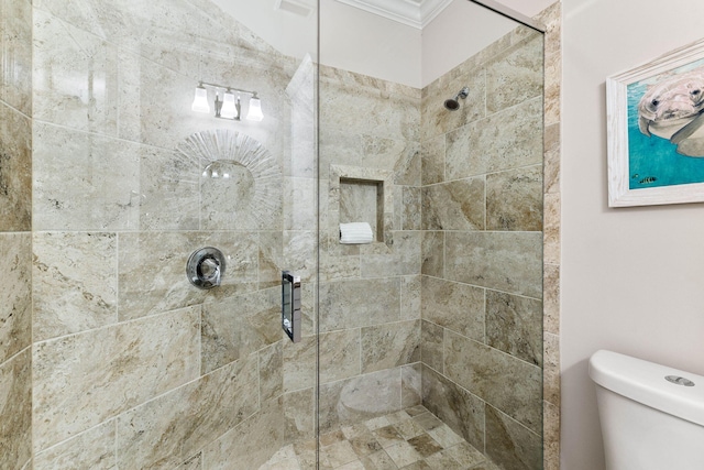 bathroom with toilet, an enclosed shower, and ornamental molding