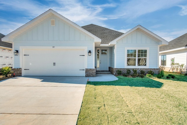 craftsman-style house featuring a front lawn and a garage