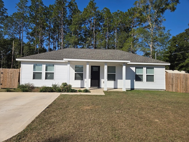 single story home featuring a front yard