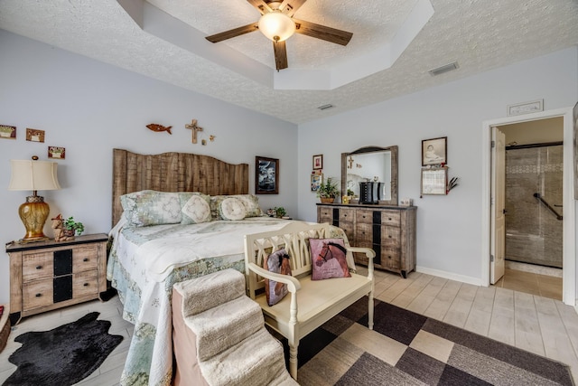 bedroom featuring light hardwood / wood-style flooring, a textured ceiling, and ceiling fan