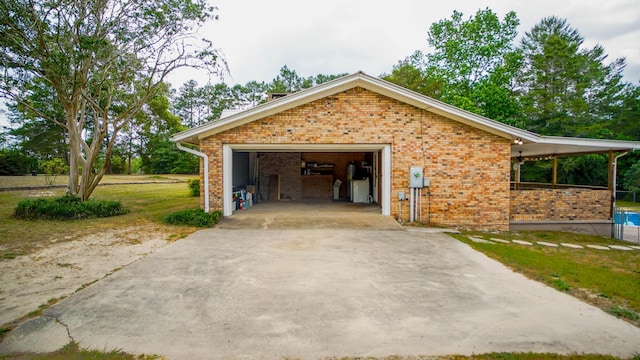 1097 Bob Mccaskill Dr, Defuniak Springs, FL 32433 - garage featuring driveway
